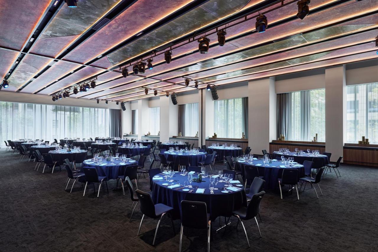 Hotel W Melbourne City Exterior foto The 100-seat auditorium