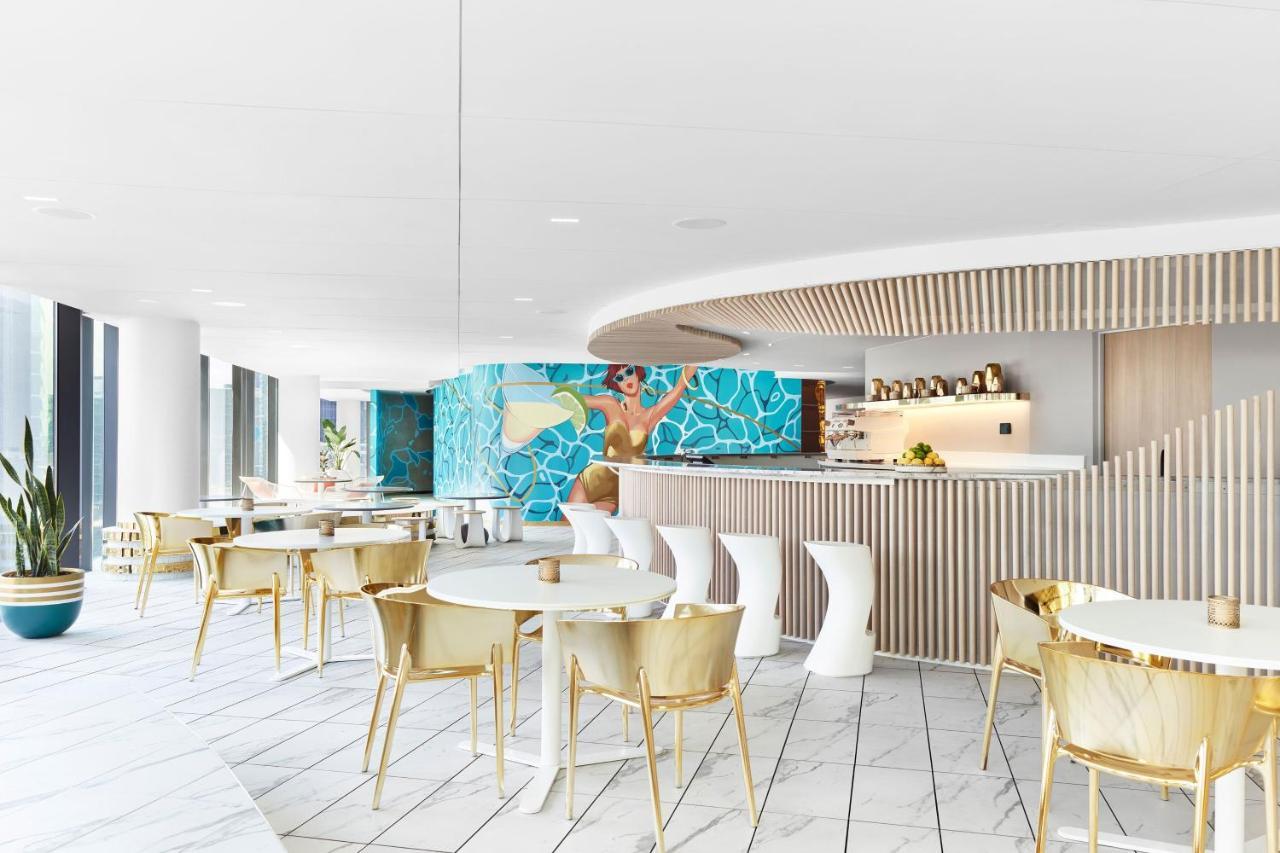 Hotel W Melbourne City Exterior foto The Club at London Heathrow Airport