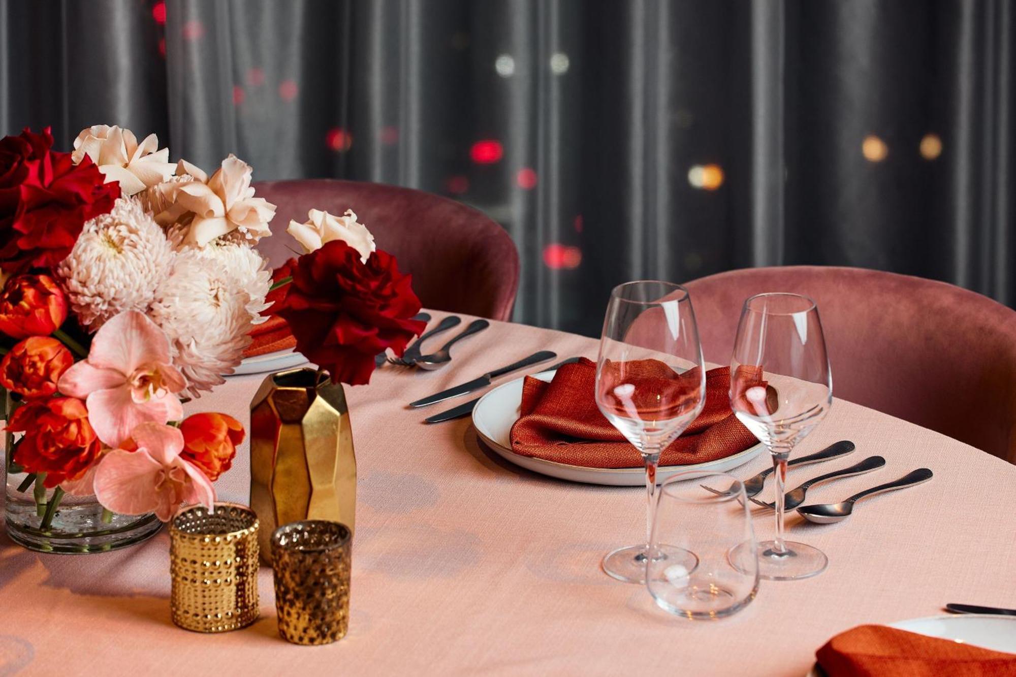 Hotel W Melbourne City Exterior foto A table set for a formal dinner