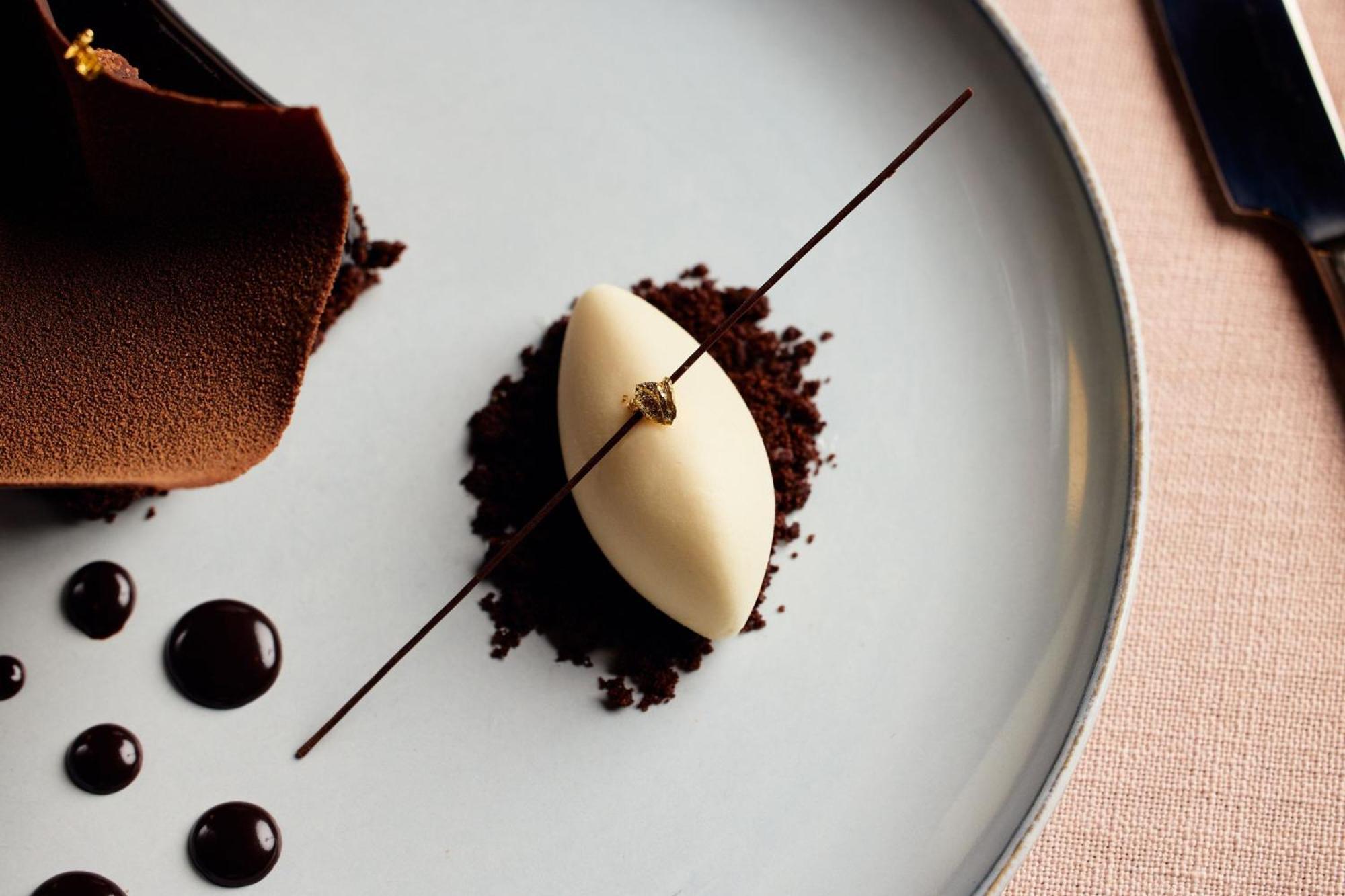 Hotel W Melbourne City Exterior foto A chocolate dessert