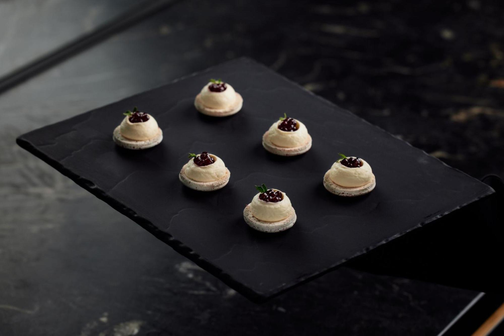Hotel W Melbourne City Exterior foto A slate plate
