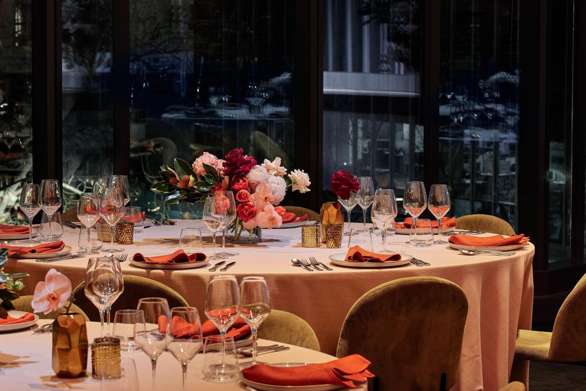 Hotel W Melbourne City Exterior foto The dining room at the 2012 World Economic Forum Annual Meeting